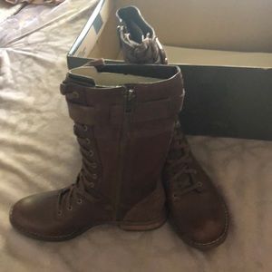 Brand new never worn women’s lace up Timberland boots.